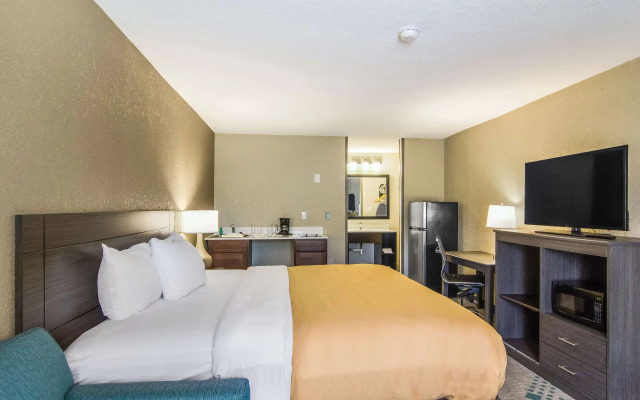 Suburban Studios Hotel Kingsland Near I-95