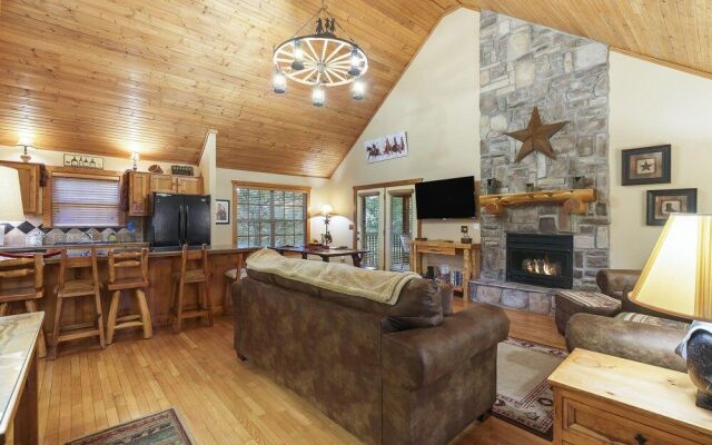 The Lodge on the Creek Branson West Cabin w/ Beautiful Views