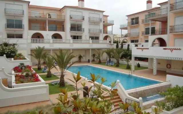 Praia Del Rey Residence