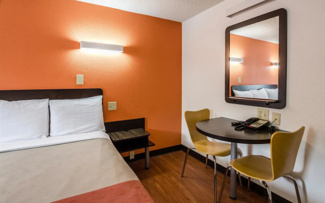 Motel 6 Troutville, VA