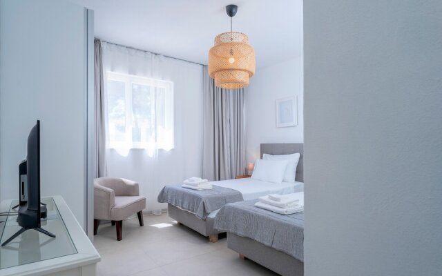 Exclusive Seafront Suites with hot tub
