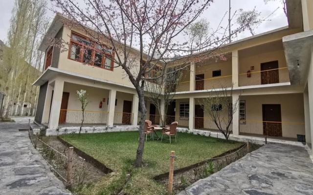 Gulmit Continental Hotel Hunza Valley