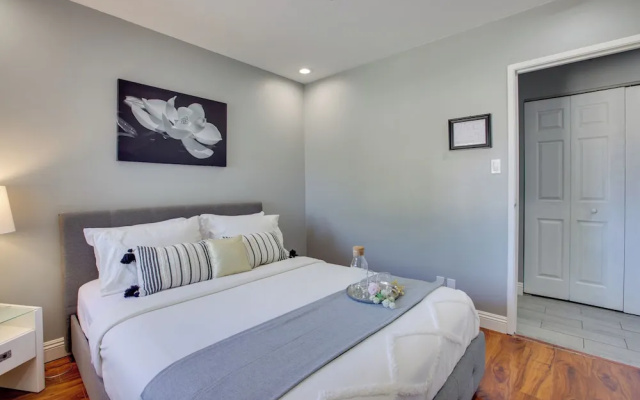 Las Vegas Retreat w/ Yard < 5 Mi to Strip!