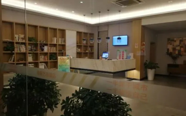 Qingteng Yisu Hotel (Ningbo Passenger Transport Center Subway Station)