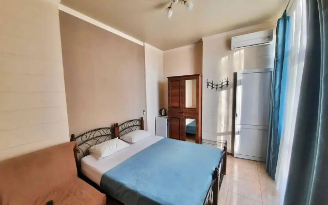 Lifar Guest House Sirius Deciduous