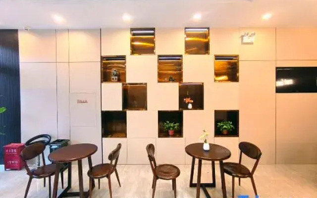Taihe Hotel (Datong High-speed Railway South Station Fantawild Store)
