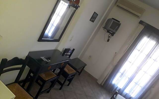 Isalos rooms on the beach