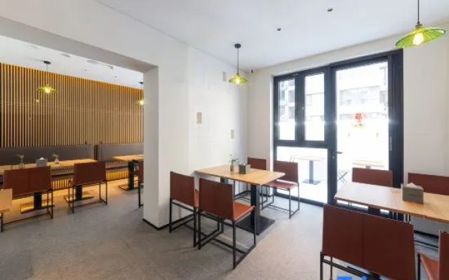 Hefeng Xinyi Hotel (Beijing Jinsong Guangqumenwai Subway Station Store) – Restaurant – Beijing