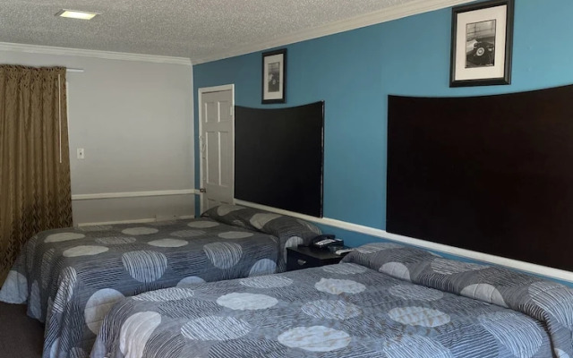 Colonial Manor Motel