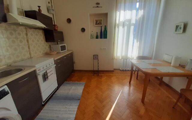 Apartment on Hretska 26/28