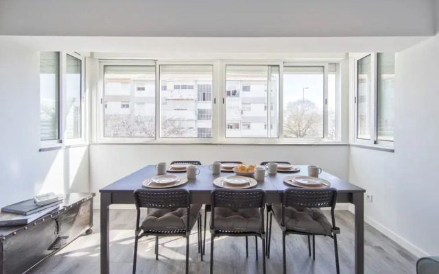 Olivais Modern by Homing