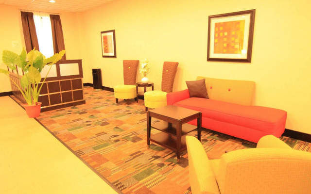 Quality Inn & Suites Downtown Mansfield