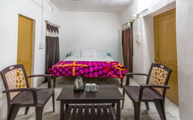 Backpacker Panda - Chand Palace