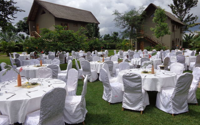 Weru Weru River Lodge