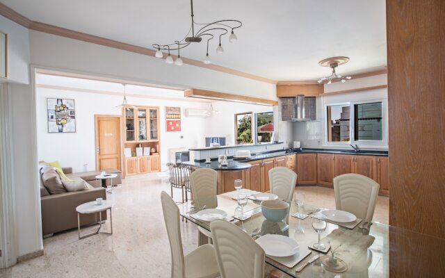 Papas Family Villa With Private Pool Wheelchair Accessible