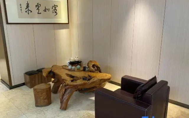 Elong Yam Hotel (Near Panyu Chimelong and Guangzhou South Railway Station)