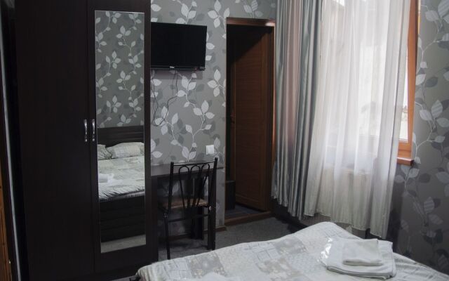 7 rooms
