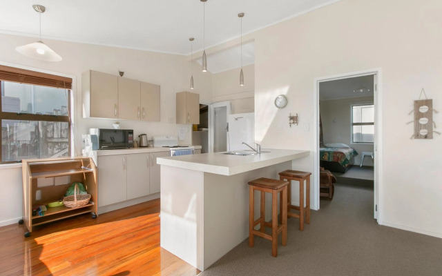 Sweeping Sea Views - Waihi Holiday Home