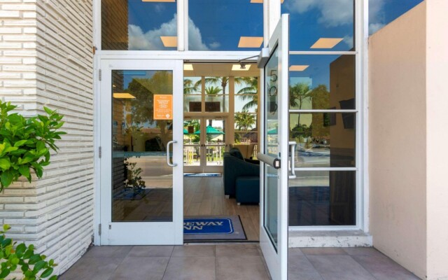 Downtown Hollywood Gardens Inn & Suites
