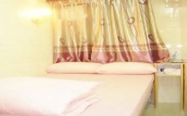 Lucky Hotel - Carlton Group of Hostels