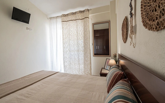 Tommy Seafront No 4 by Rentalspro - Nea Flogita