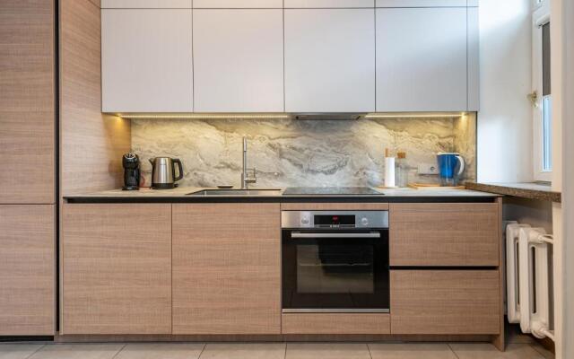 Downtown 4BD Master Apartment by Hostlovers