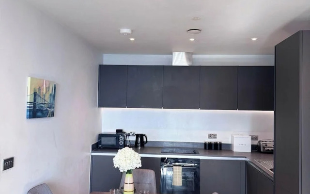 City Centre - 2-bed High Rise Apartment - Sleeps 4