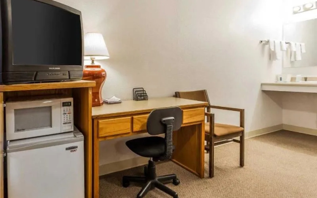Rodeway Inn & Suites