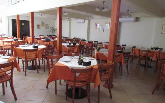 Hotel Barros Arana