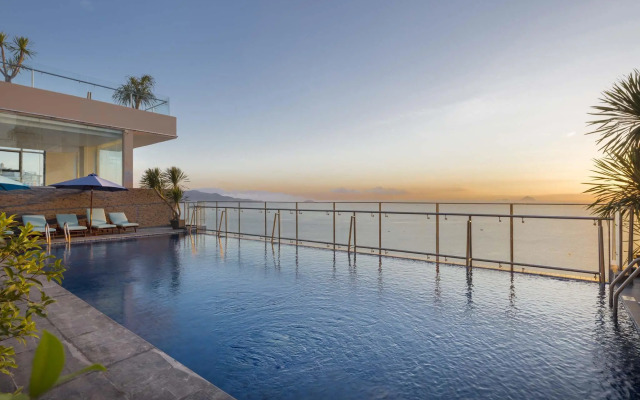 Maple Leaf Hotel & Apartment