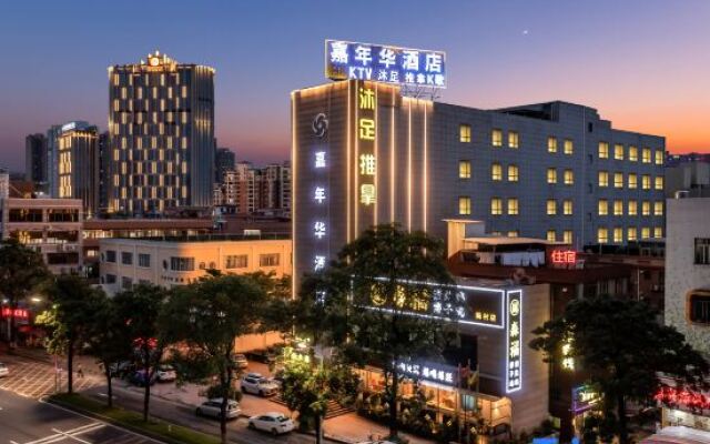 Foshan Shunde Carnival Hotel (Shunlian Plaza Jinlong Subway Station)
