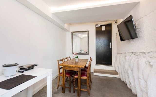 Restful Room in the City With Rooftop Terrace