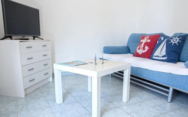 Three-Bedroom Apartment Jadranovo with an Outdoor Swimming Pool 08