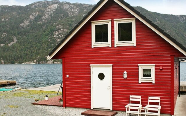 5 Person Holiday Home In Skjoldastraumen