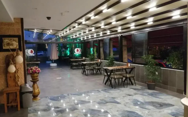 Luna Hotel