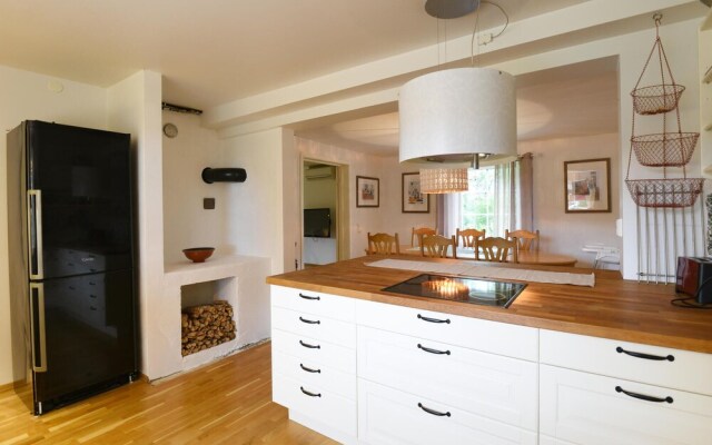 Stunning Home in Ed With 2 Bedrooms and Wifi