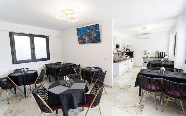 Aeonian Luxury Suites