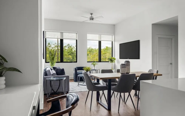 Upstay! New Renos Spacious Apartment Near Soco