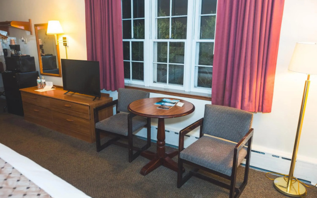 Chalet Motel Mequon