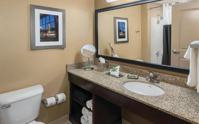 ClubHouse Hotel & Suites - Fargo
