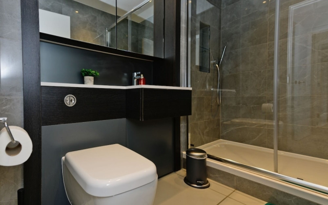 Executive Apartment Near Chiswick and Kew Gardens