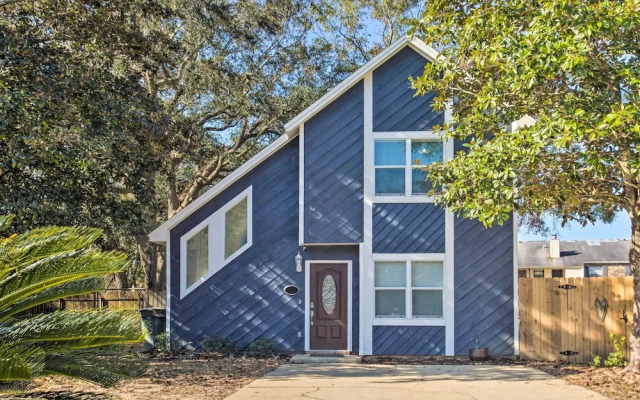 Pet-friendly A-frame Retreat Near Dtwn + Beaches!
