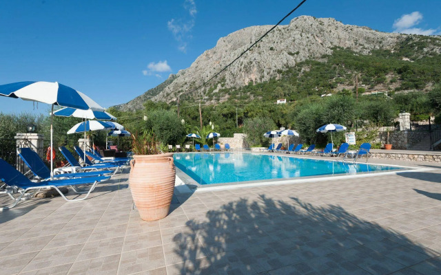 Crystal Blue Aparthotel