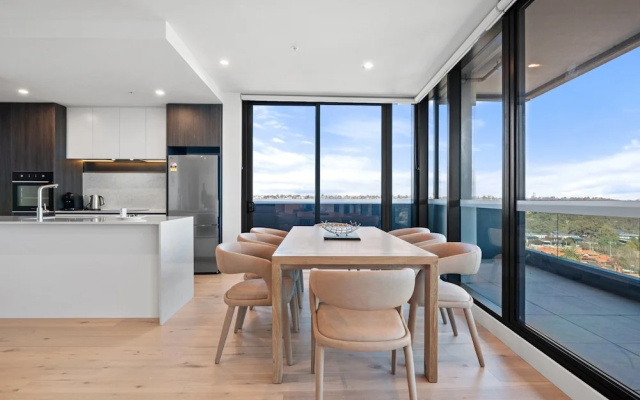 Stylish City-view Apartment With Amenities – Balcony – Melbourne