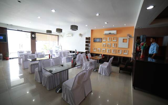 OYO 15561 Corporate Villa