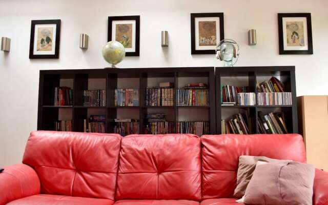 2 Bedroom Flat in Brockley With Garden