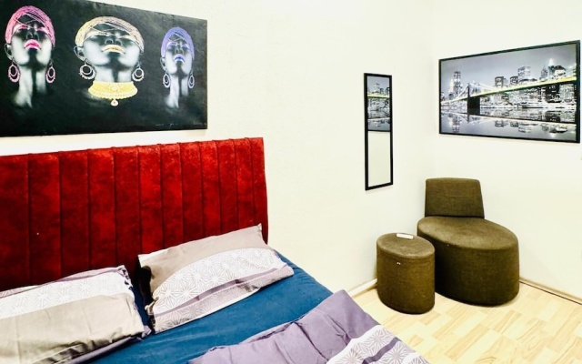 Bright 4BR Apt for 8 Near FAC Platz