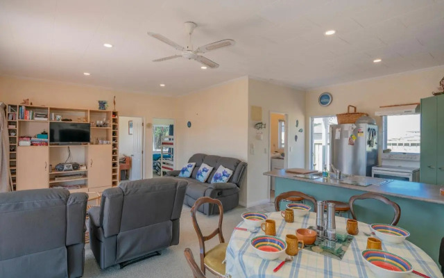 Harbour View Haven - Pauanui Holiday Home