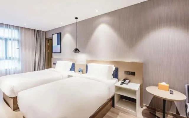 Weiting Hotel (Shanghai Bund Nanjing East Road Pedestrian Street)
