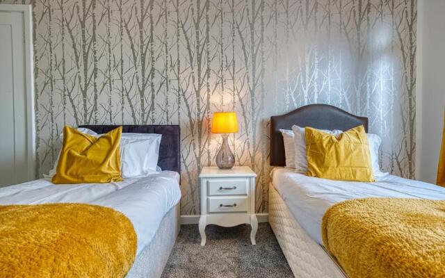 Elegant 5 Bedroom House in Nottingham